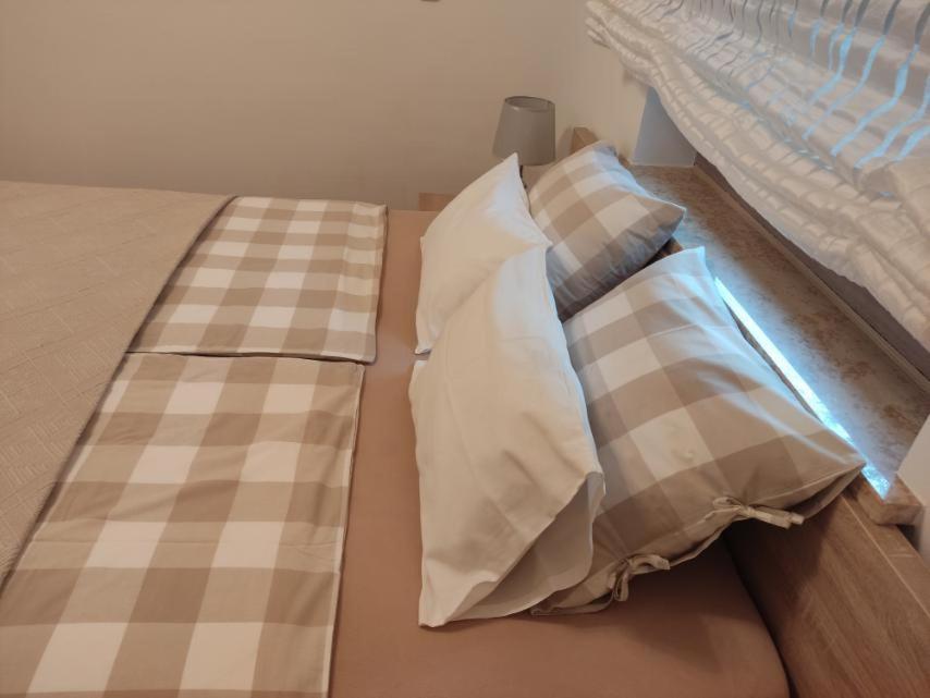 Sunset Apartment with a private yard at Medulin Riviera Bagian luar foto