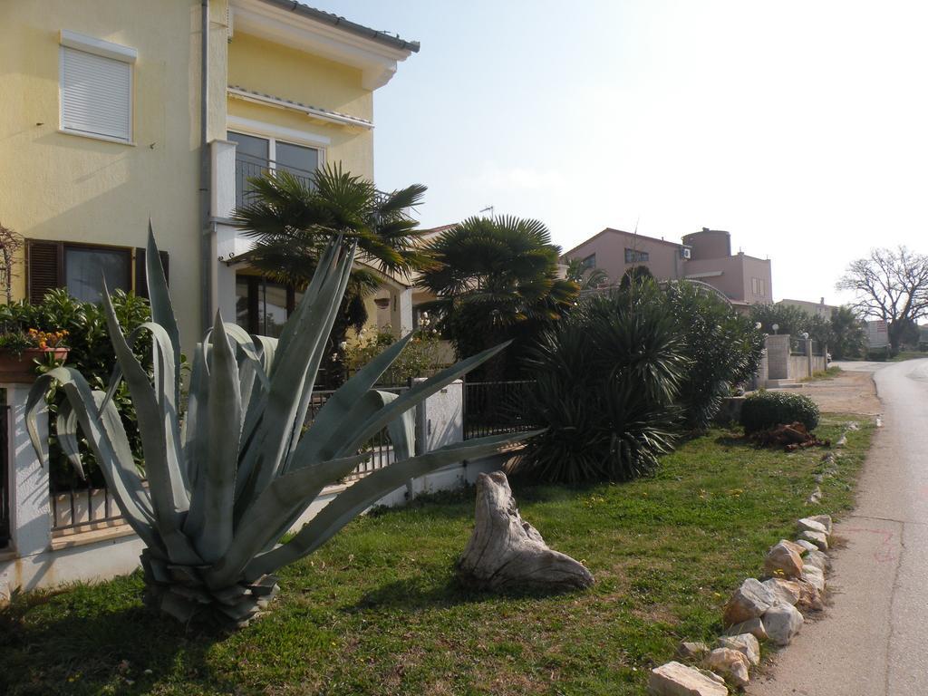 Sunset Apartment with a private yard at Medulin Riviera Ruang foto