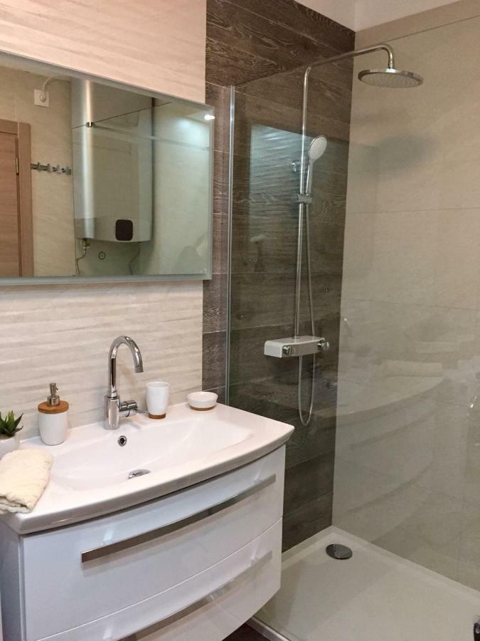 Sunset Apartment with a private yard at Medulin Riviera Bagian luar foto